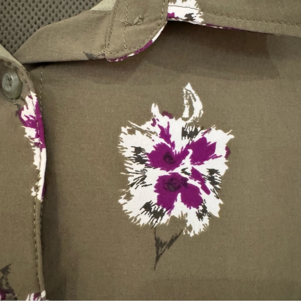 Duluth Trading Co Floral Vented Button Up Short Sleeve Army Green White Blouse - Picture 3 of 12